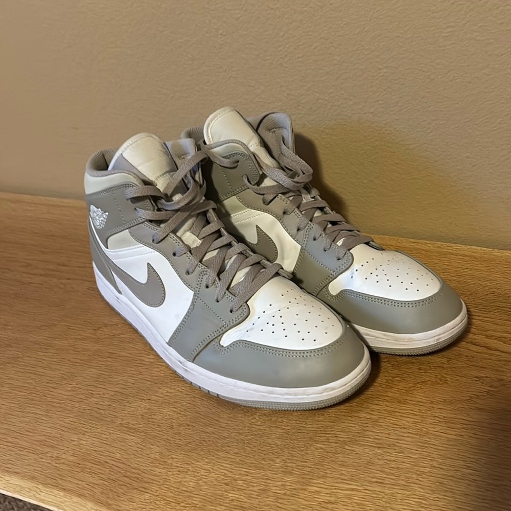 Air Jordanian 1 Mid Linen/College Grey